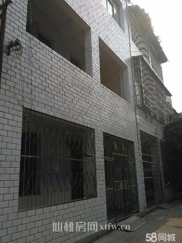 交通路私宅交通便利，邻近实小三中三医院配套齐