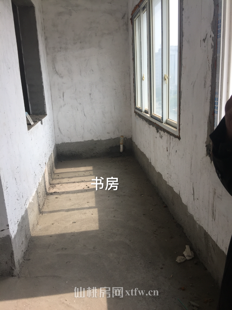 两证齐全交通便利毛胚房出售