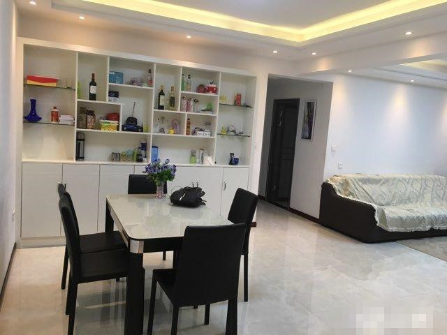 公园壹号精装大三房，家电齐全，拎包入住！