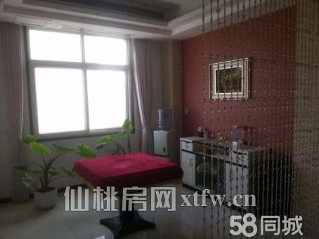 复州花园电梯房235平米 装修 售139万