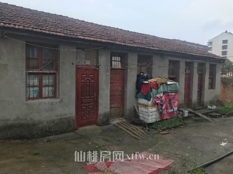 市区门面别墅房，可用土地近1600平米，九路车站口