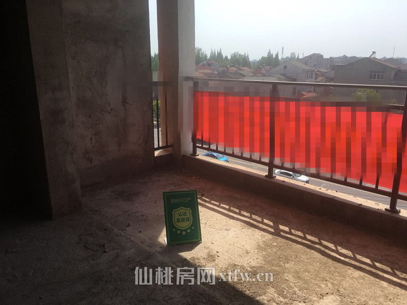 骏马雅苑旁  怡和花园 毛坯三房  4楼好楼层 看房有钥匙