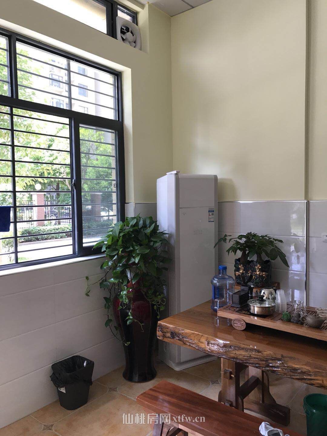 出售三丰鼎城8号楼架空层车库（出售出租均可）