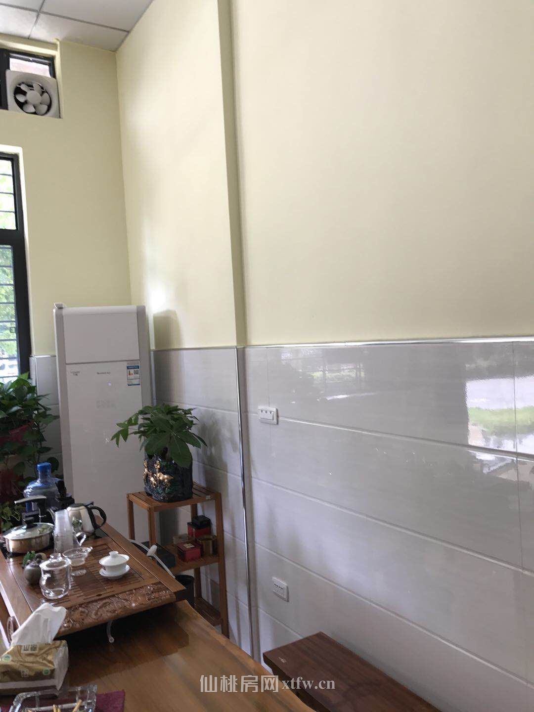 出售三丰鼎城8号楼架空层车库（出售出租均可）