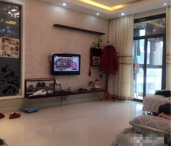 鸣宇尚城精装三房，家电齐全，拎包入住！