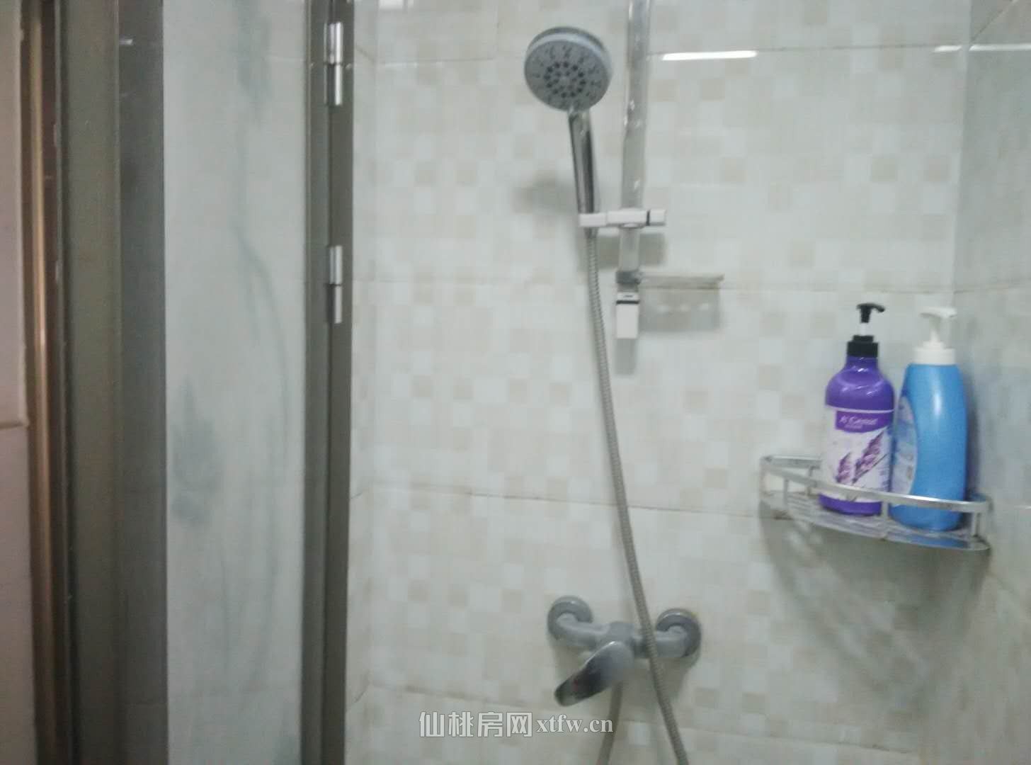 老八中对面三房两厅两卫超大阳台（租售皆可）