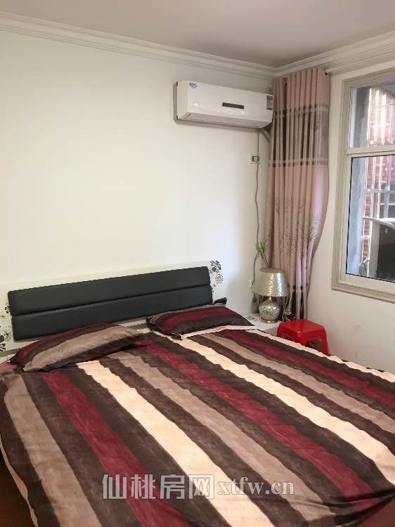 小南小区和谐花园旁