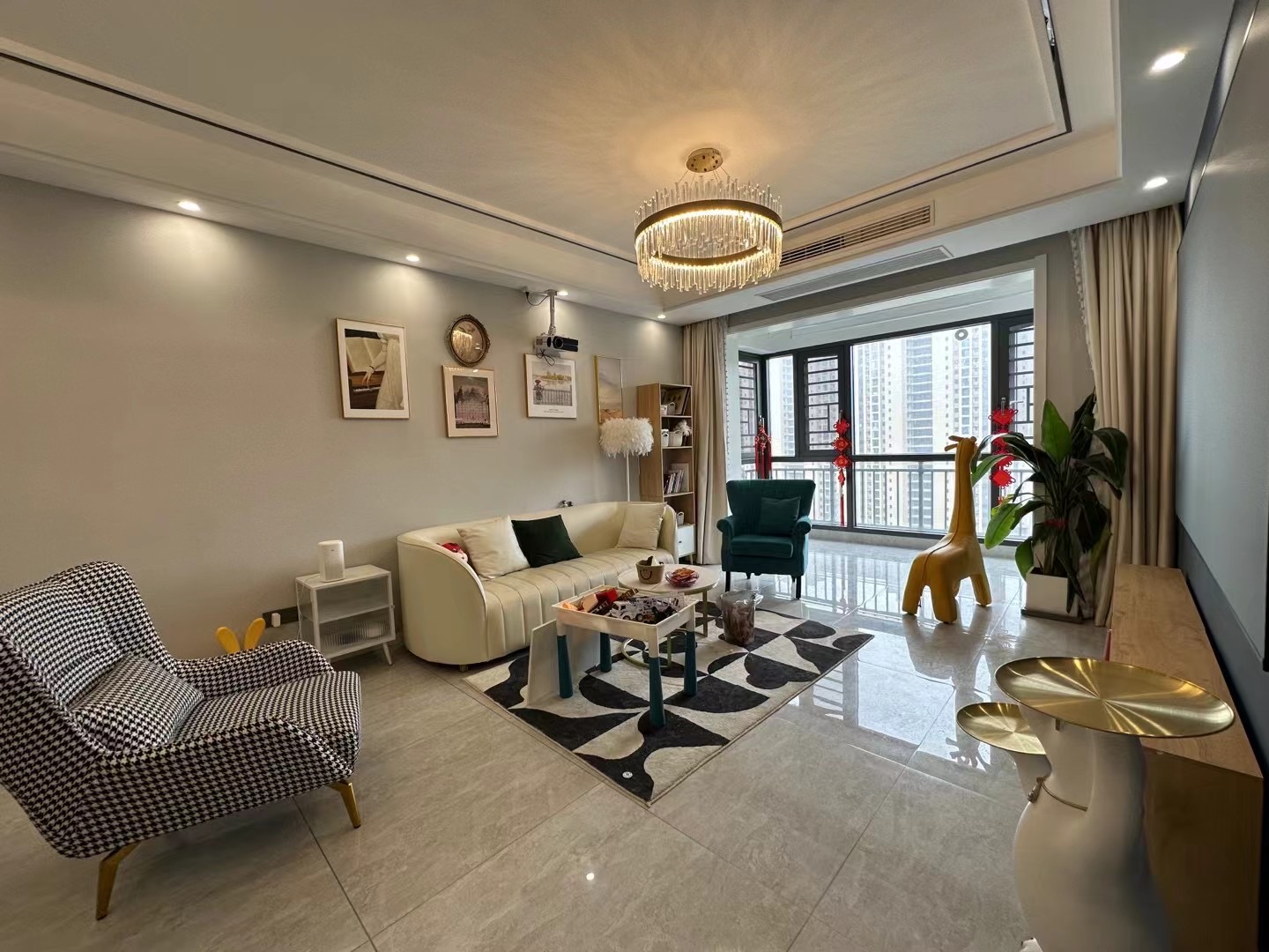 90，房东亏本30个W‼️ 手付3万买123平精装房 ，9.9成新 ，队口仙桃xiao学 ，速度捡漏