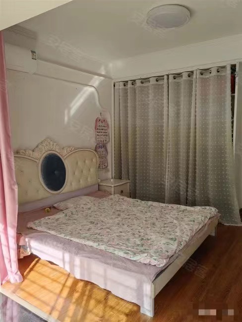 196，业主诚意出售，满庭春，电梯精装两房，供暖房，下楼仙桃xiao学，满五