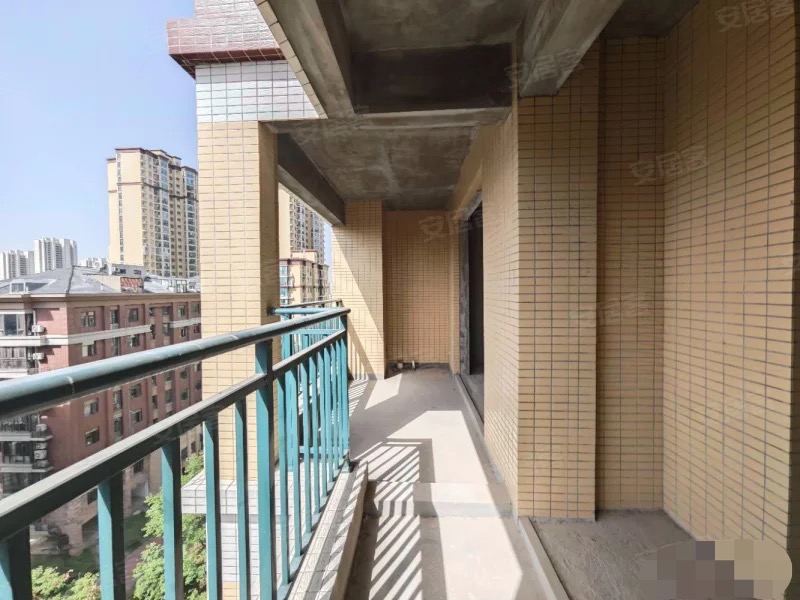 城南，新城壹号五期，电梯洋房，满两年，毛坯3室2厅2卫，南北通透