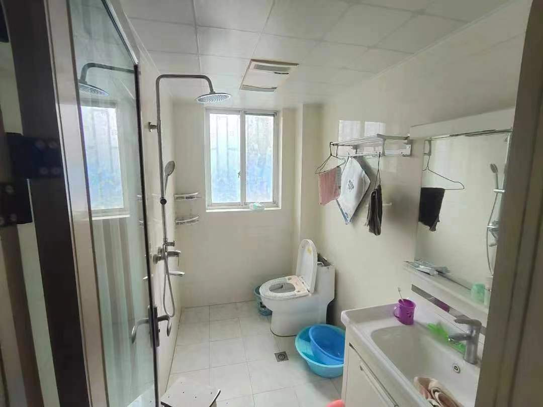 一中花园.精装大两房.证件满二.看房方便