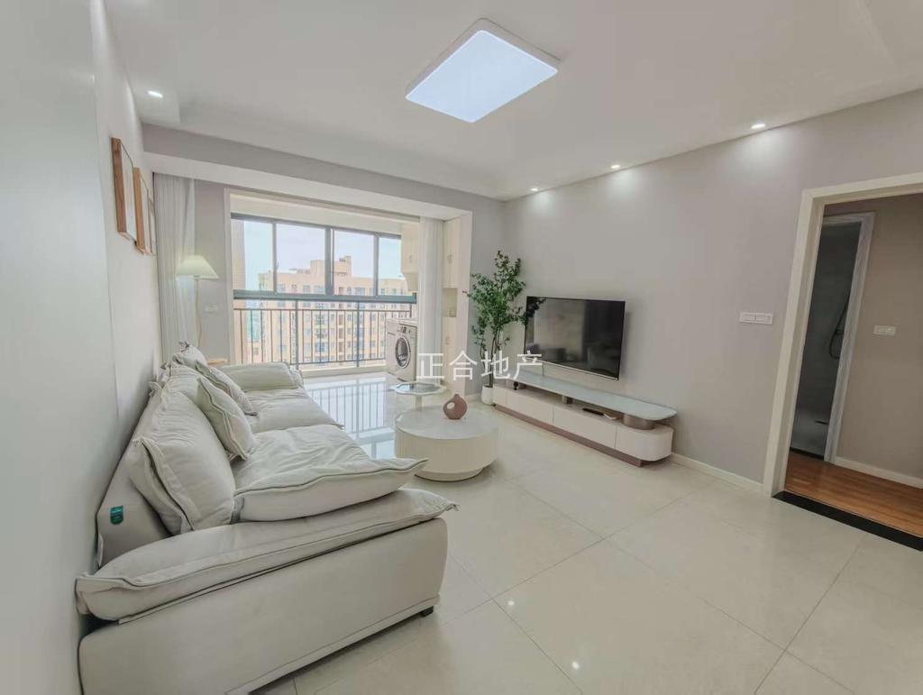 一中对面，翰林公馆， 凤凰层 边户，精装三室两厅两卫， 证满两年，单价5090