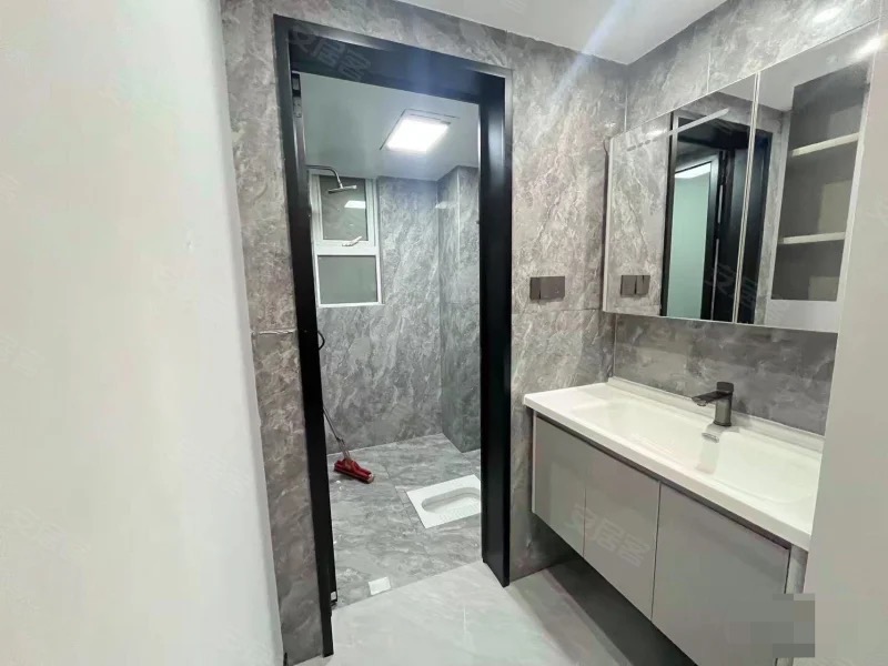 急售,满庭春7期，精装三房两卫，全新装修,好楼层，兔宝宝板材格力中央空调,毛坯价格买精装