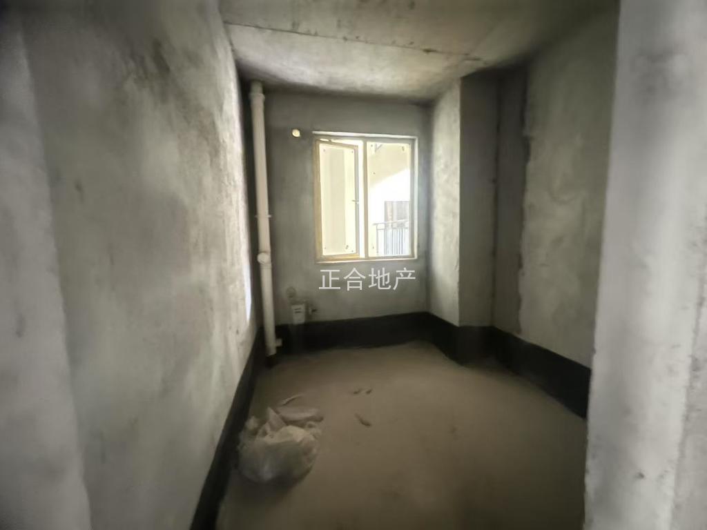 捡漏，城南，新城名都，毛坯3房2卫，电梯好楼层21楼，单价6000，带地下停车位，还满二，