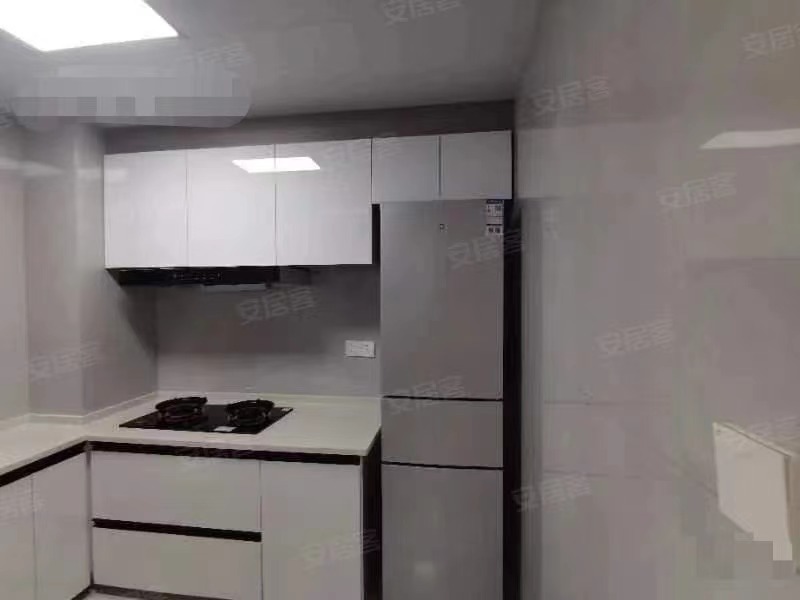 降价了，房东急售，颐和公馆，​奶油风，全新品牌装修，精装两房，证满二