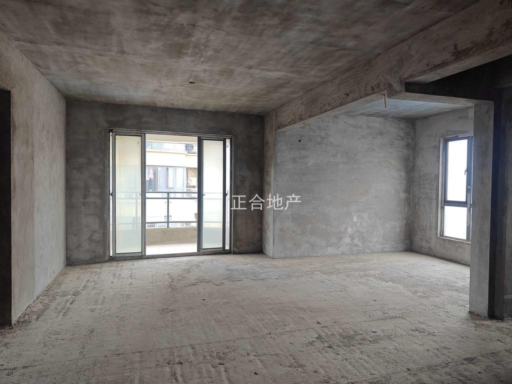 房东亏本出售，御台公馆，单价4700不到，电梯22楼，证满二