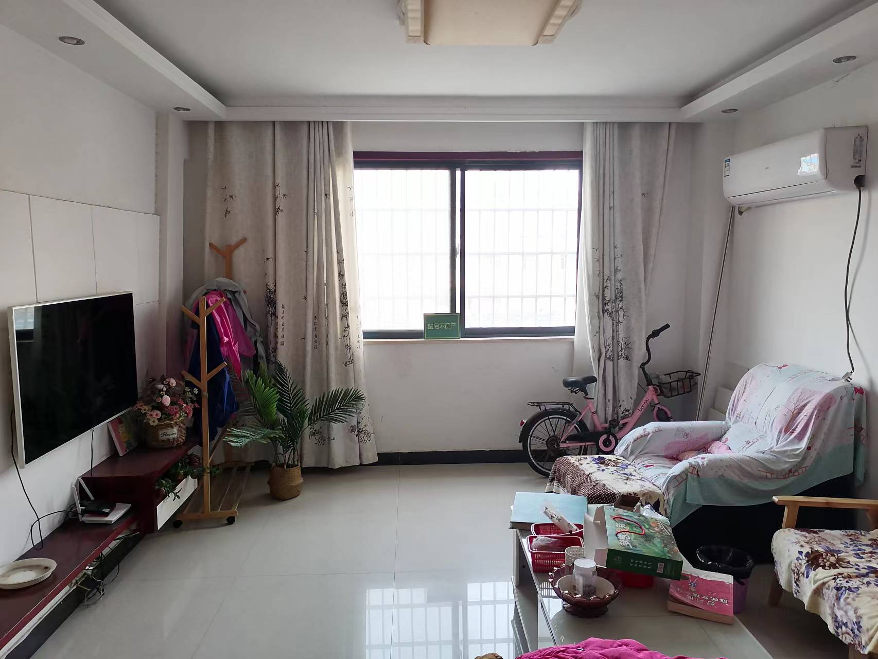 沃尔玛对面一品苑小区精装三房送超大露台前后无遮拦证满二