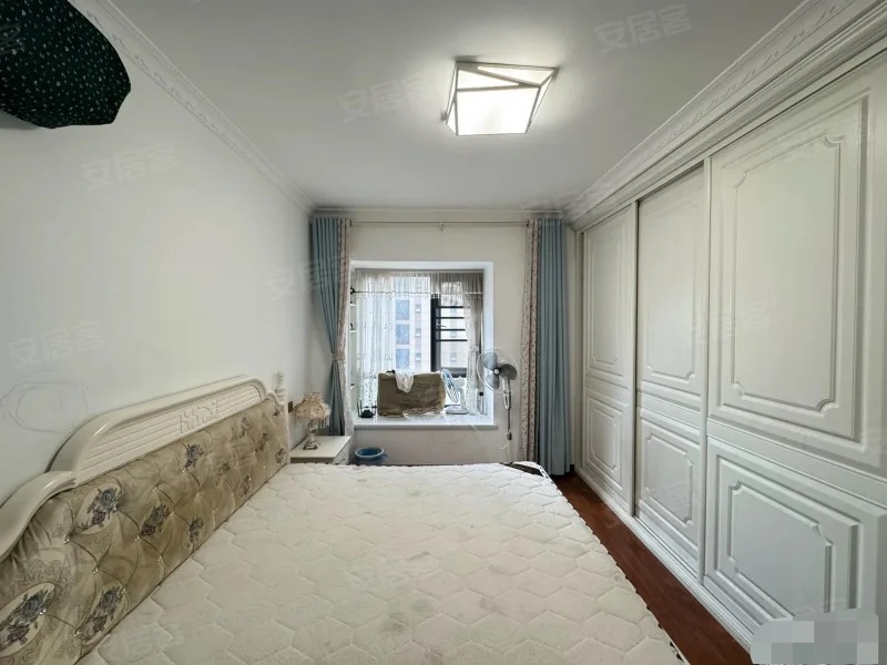 324，亏本出售，城南，元泰未来城，精装三房，9成新，中间楼层，证满二