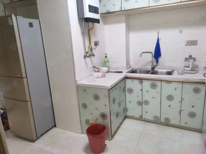 亏本出，城南，森林国际，湖景房，单价4450，毛坯价‮精买‬装房，老证，