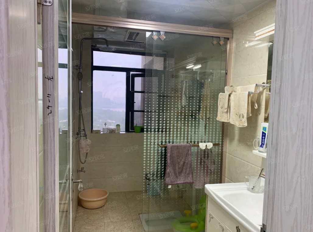 新城壹号精装大四房中层地段好业主诚意出拎包即住