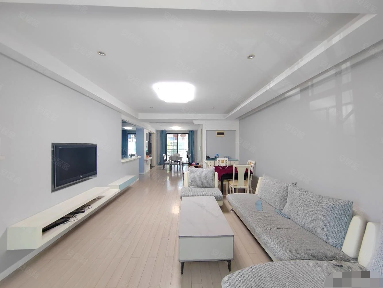 德政金园，架空一楼，成色新，全屋中央空调，下楼仙桃xiao学，幼儿园，南北双阳台