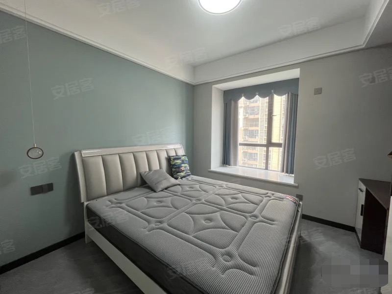 亏本出，城南，元泰未来城C区，边户，精装三房，证件满二，几乎全新，户型好