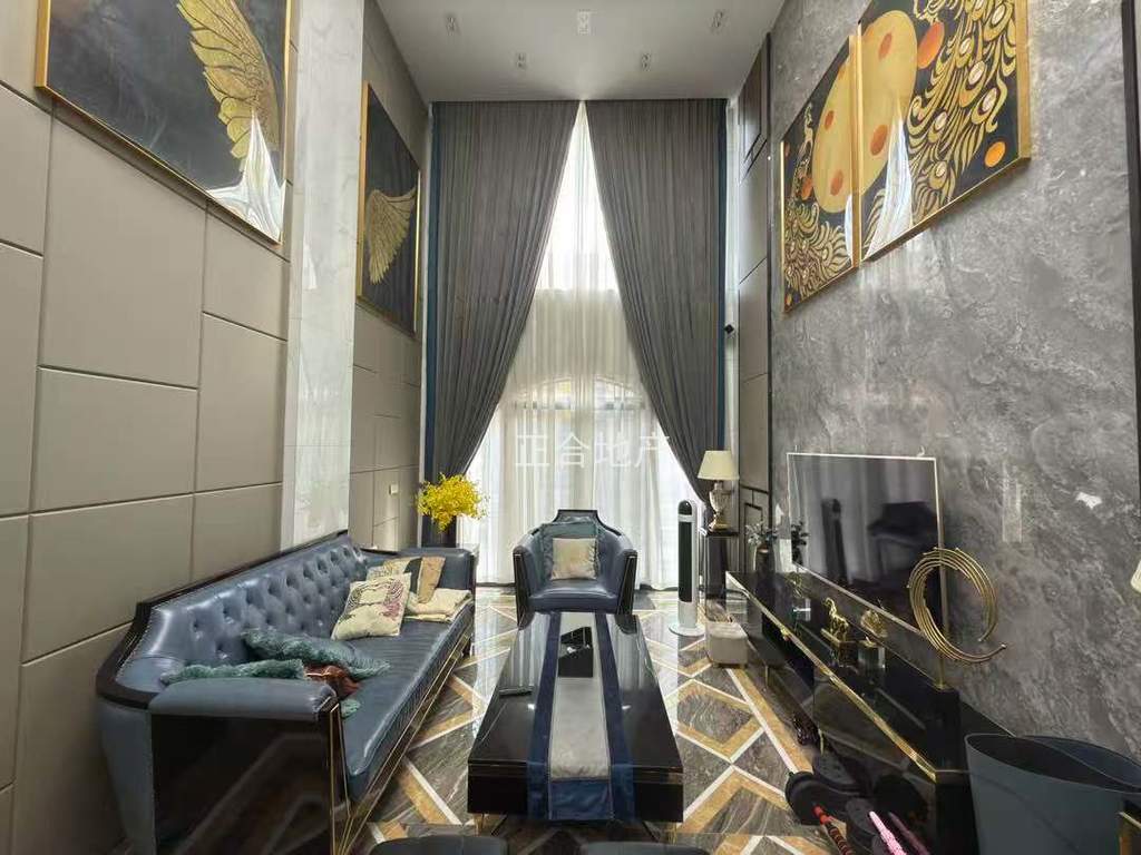 急售，捡漏别墅，御江湾 ，豪装都花了100 W+ ，全屋品牌家具家电，三层，南面花园，证满二