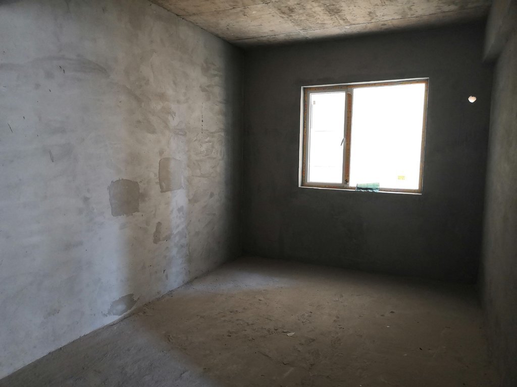 蓝天新城城南毛坯3房中间楼层看房方便