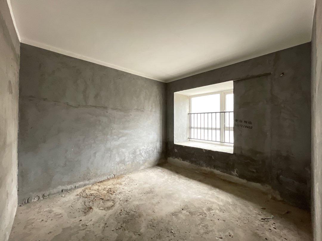 森林国际城带超大露台4房毛坯房！