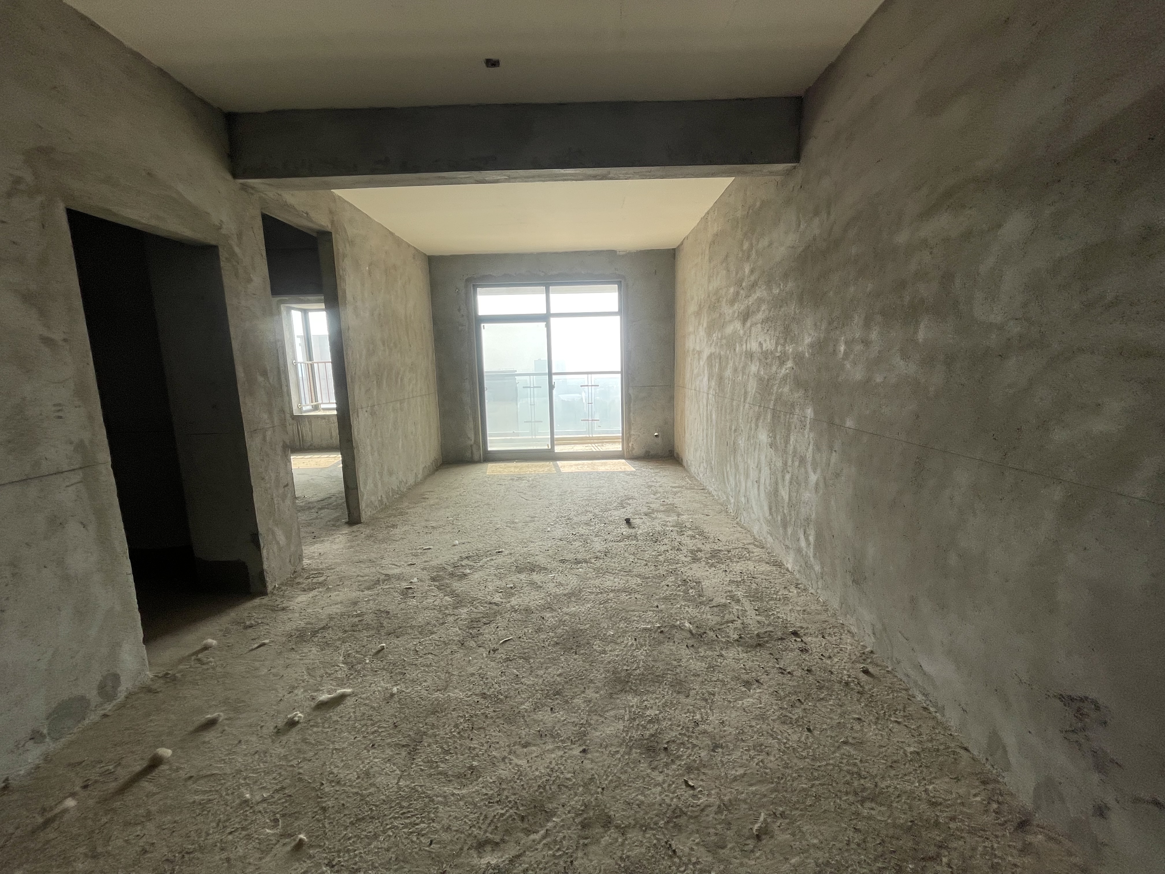 紫润尚城.毛坯大两房.户型方正.采光.视野好.看房方便.比新房价都低