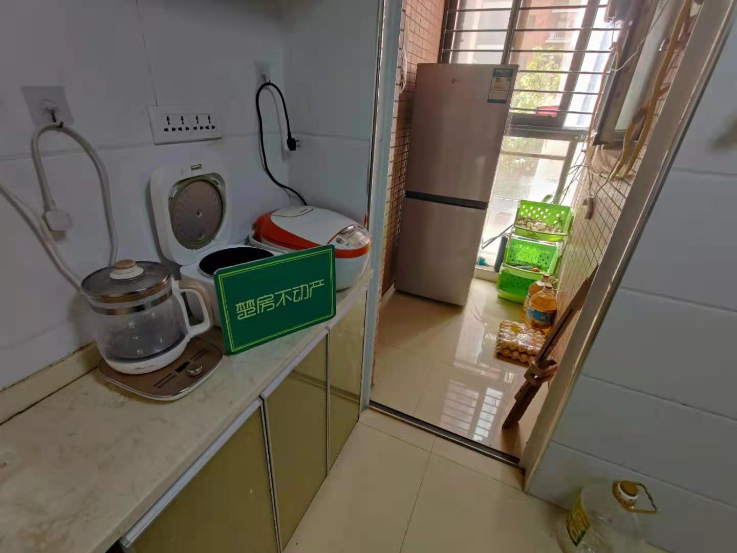 城南紫金城精装修两房中间楼层小区幼儿园对面 