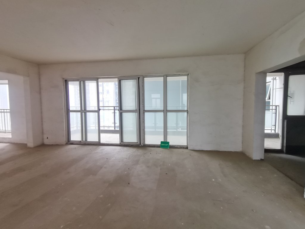 福星城，毛坯大三房，中高好楼层，城南好地段，单价5000！