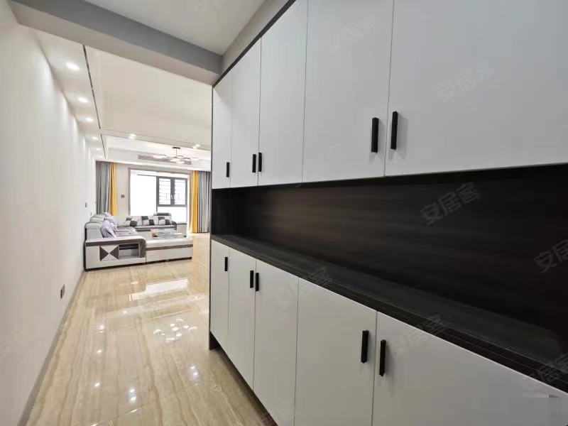 房东亏本出售，城南，碧桂园，9成新，精装大四房❗️送车位，单价5800，电梯好楼层，