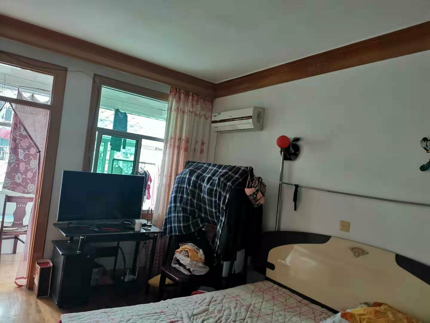 何李路昌盛菜市场旁步梯六楼精装三房生活方便