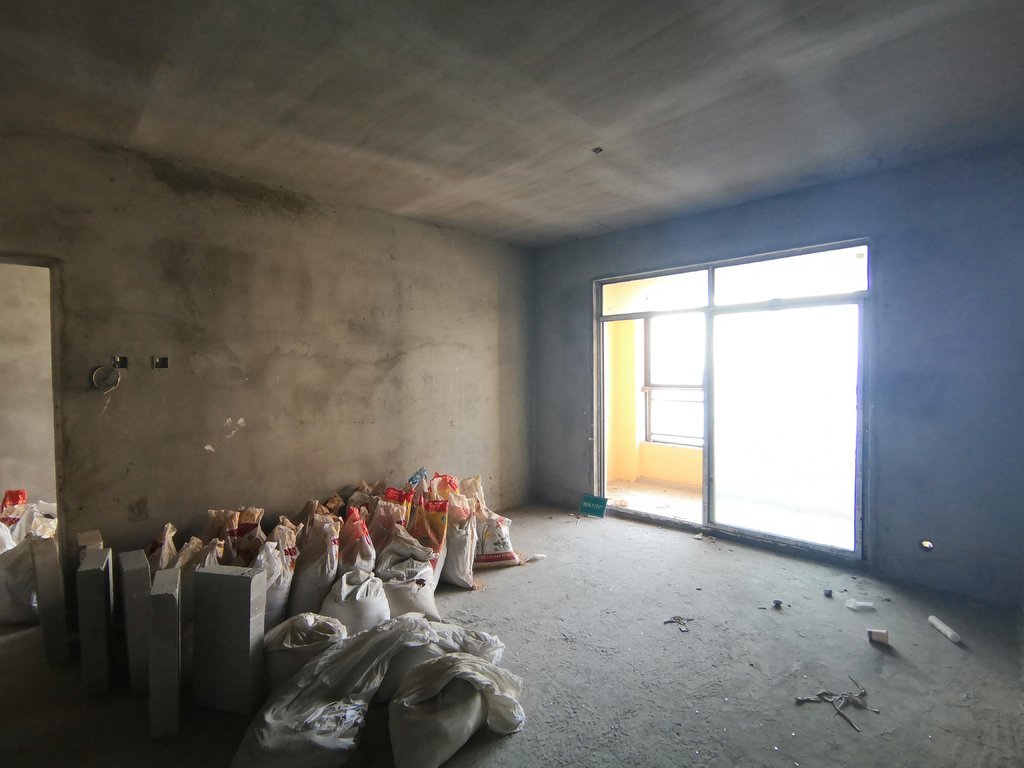 城东绿洲新城电梯毛坯大三房多功能户型证满二