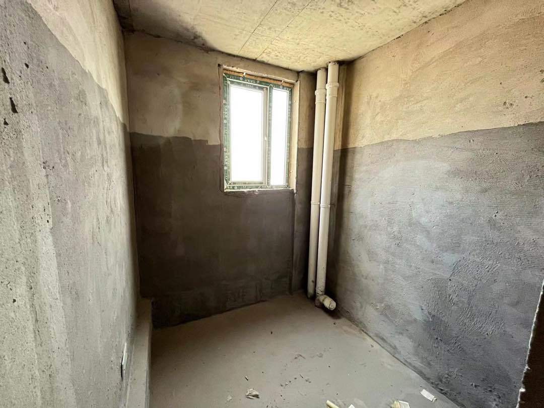 捡漏，单价2800电梯房，好楼层，毛坯4房，好楼层