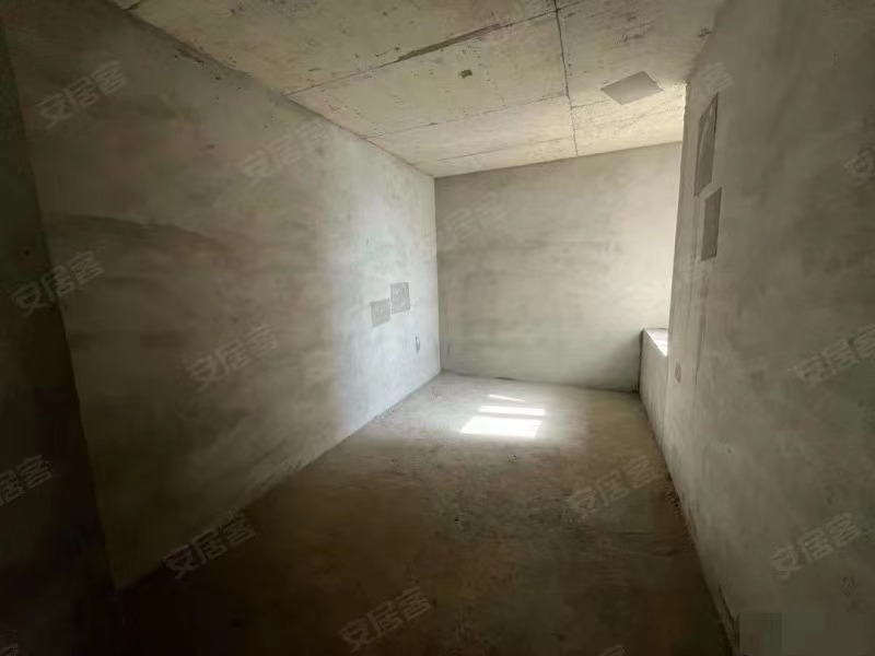 ？满庭春六期，小三房，中间好楼层，视野采光好，单价4600，