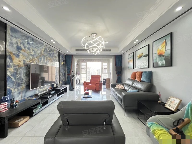 元泰B2区，豪妆四房，东边户，99成新，中间好楼层，全屋中央空调，证满2