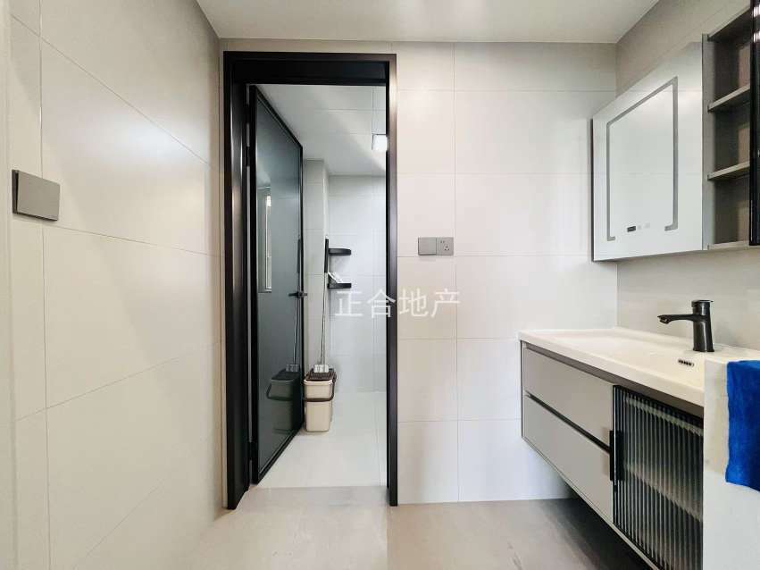 诚心出售，城南，清华园，纯边户，电梯小高层15楼，全新装修一天未住，