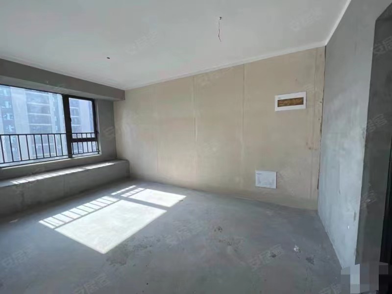 吾悦广场，​169平，大平层，东边户​，一梯一户，电梯小高层，采光好，南北双阳台