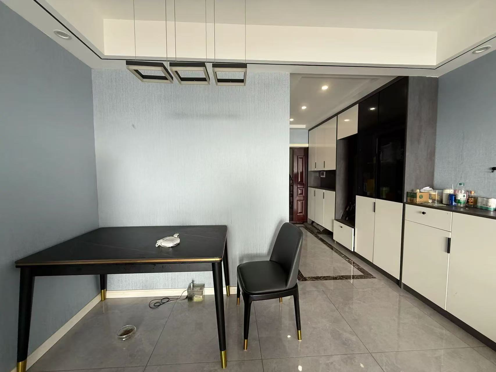 急售，城西，绿地香格里拉，电梯精装三房两卫，证满二，单价3800，