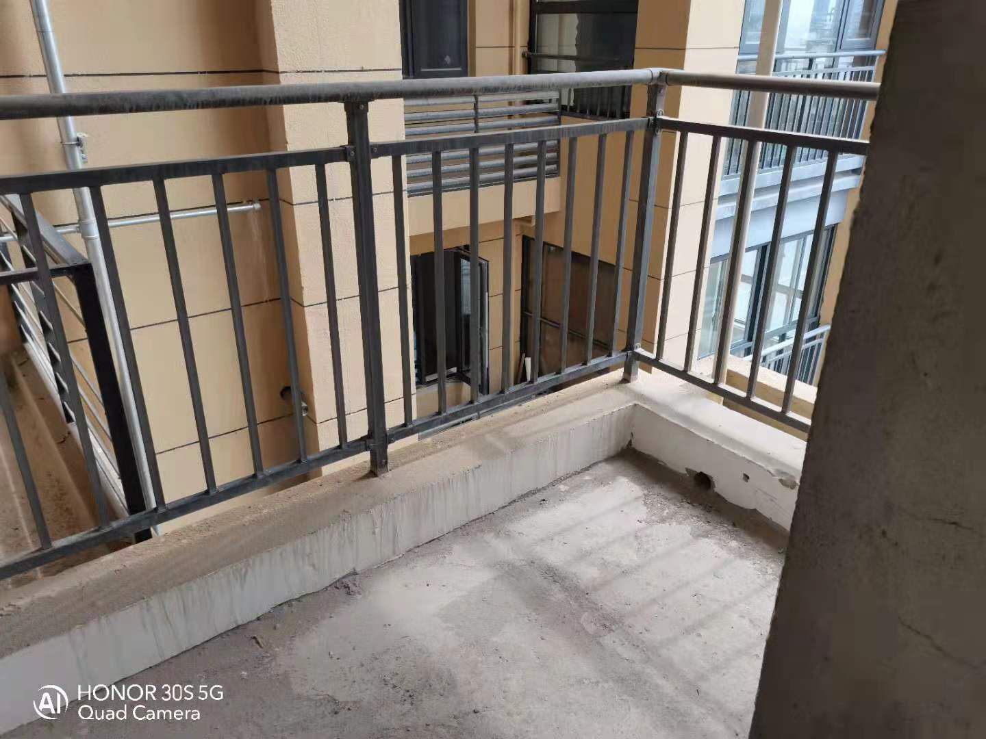 笆篓湾精装两房满五，出门就是学习