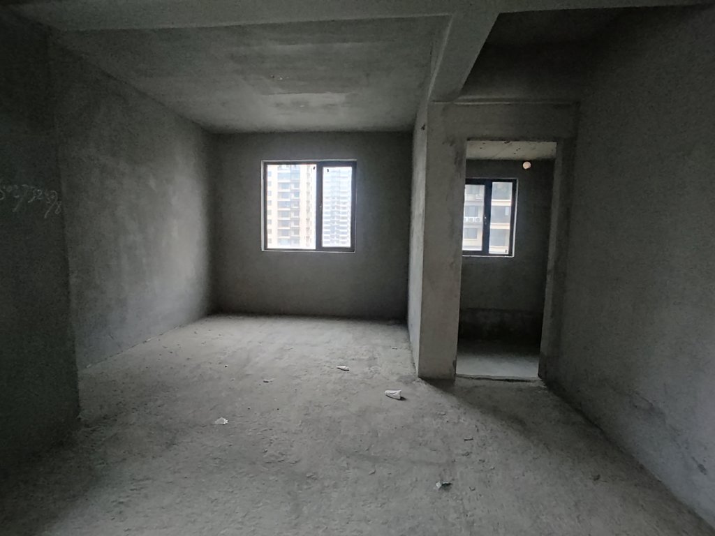 荣怀极地世家.毛坯四房.送路户花园.看房方便