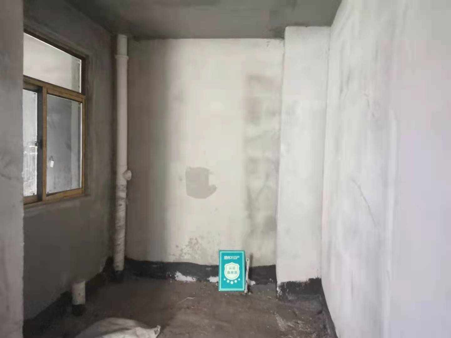 沔阳清华园114平毛坯三房两卫，新二中旁小区环境好！