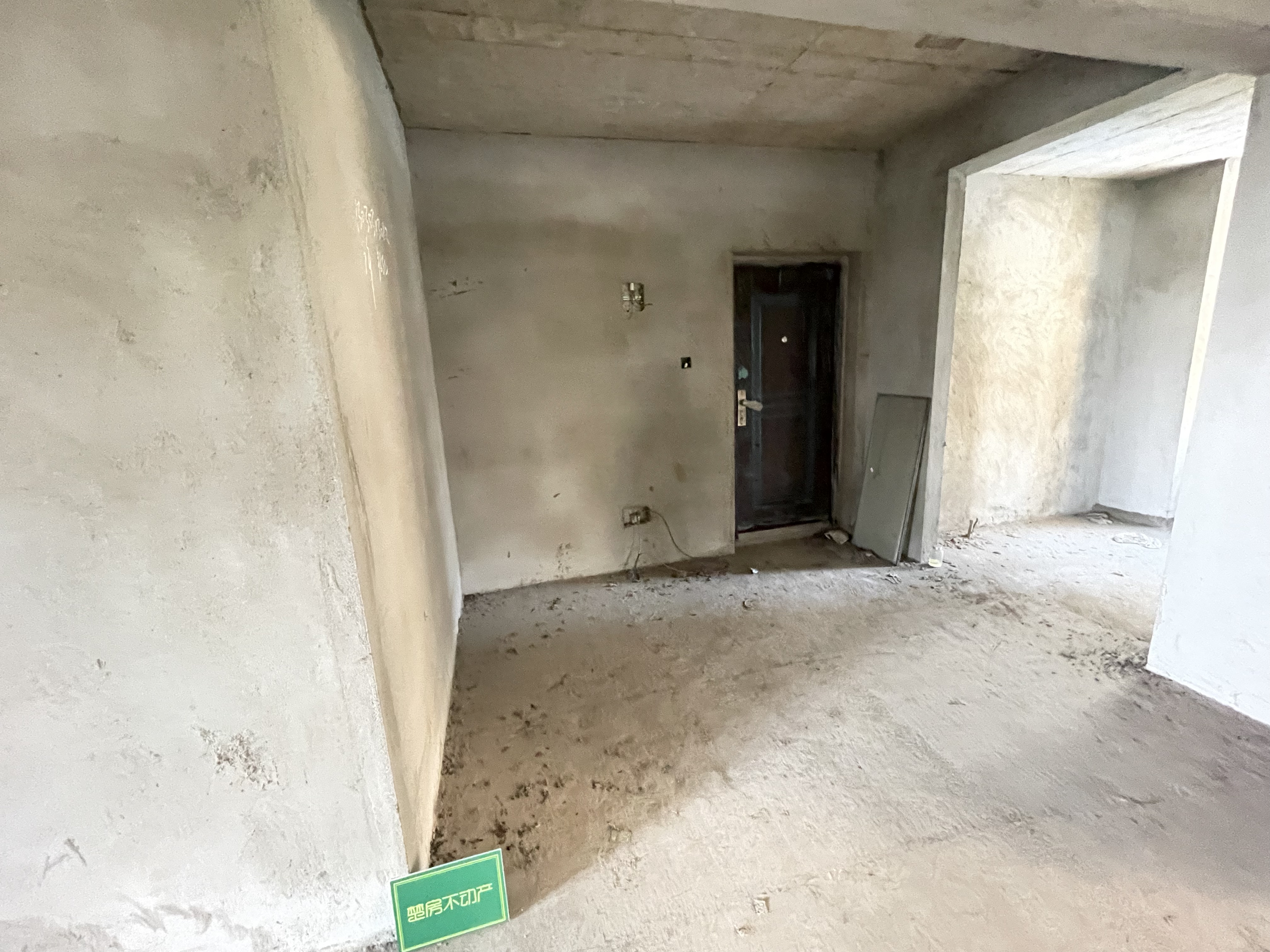 颐和公馆毛坯大三房价格美丽生活便利楼下有菜场公交门口直达