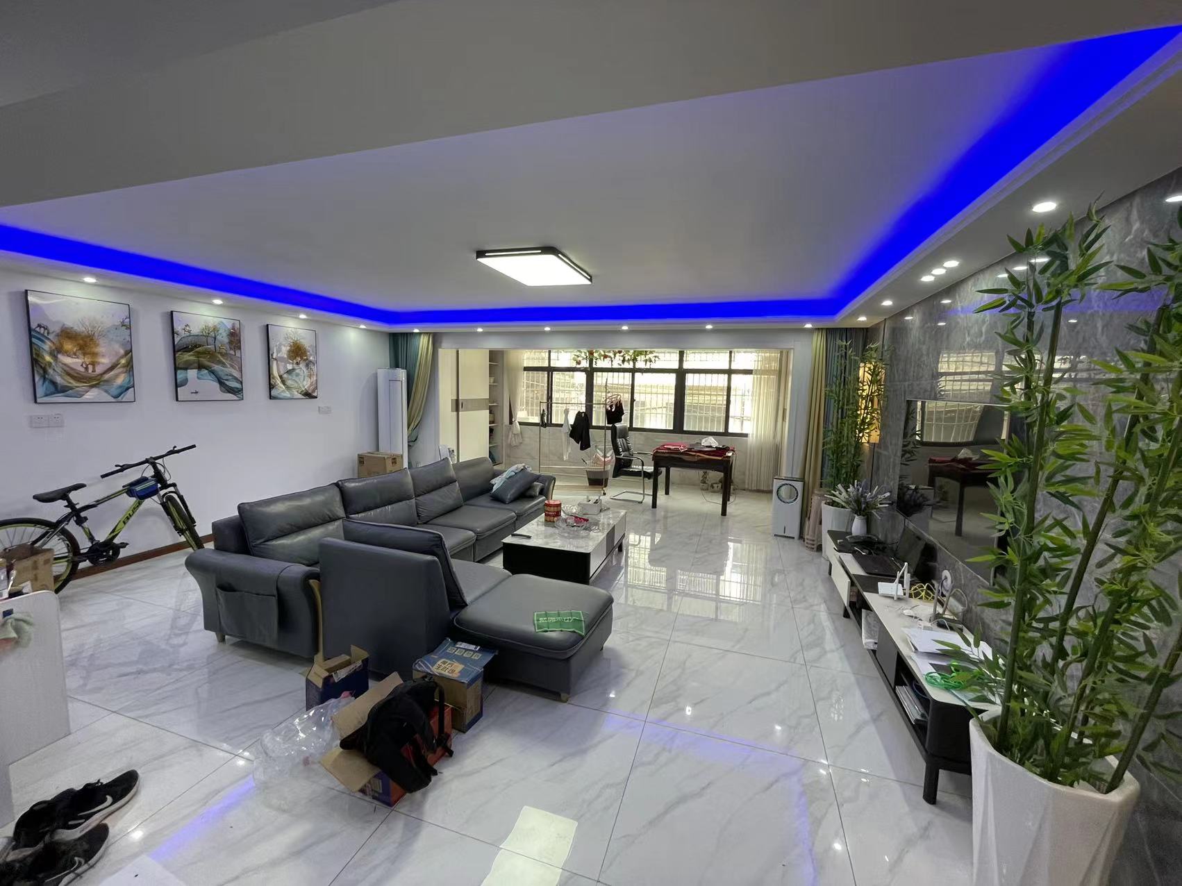 宏达路车站附近桃源居大户型四房看房方便新装修两年家电齐全楼层好