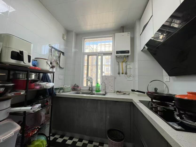 降价了，城南，单价4600，新城一号旁，电梯小高层，精装三房，成色新，