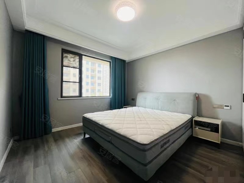 急售，​荣‮及怀‬第‬世家，精装三房，单价6500元，证满二，几乎全新，好楼层