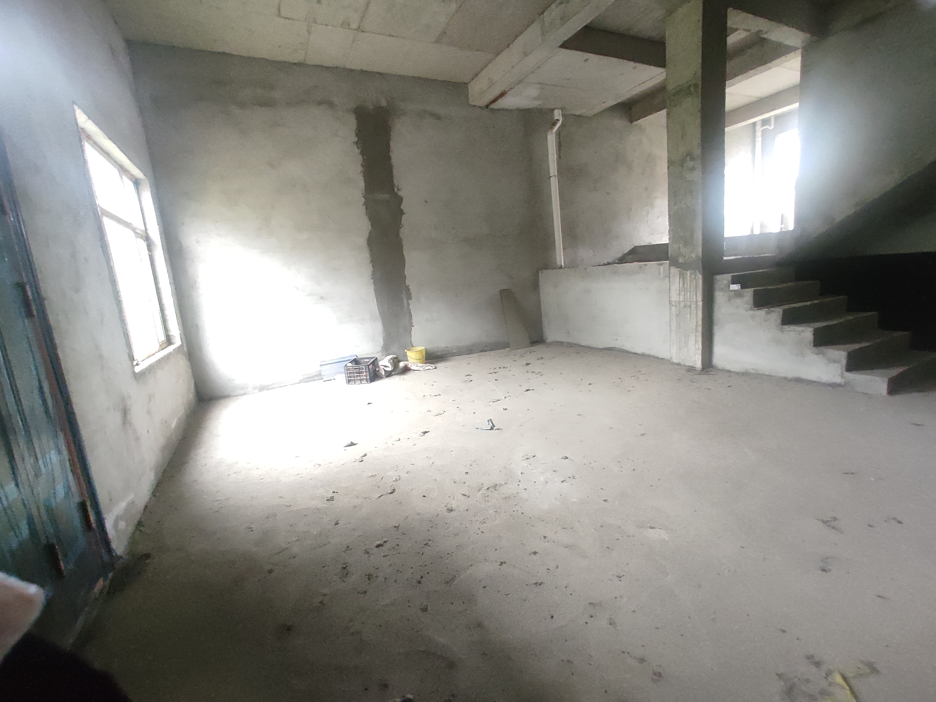 太子湖旁边联排别墅，性价比超高，业主诚心卖，看房方便