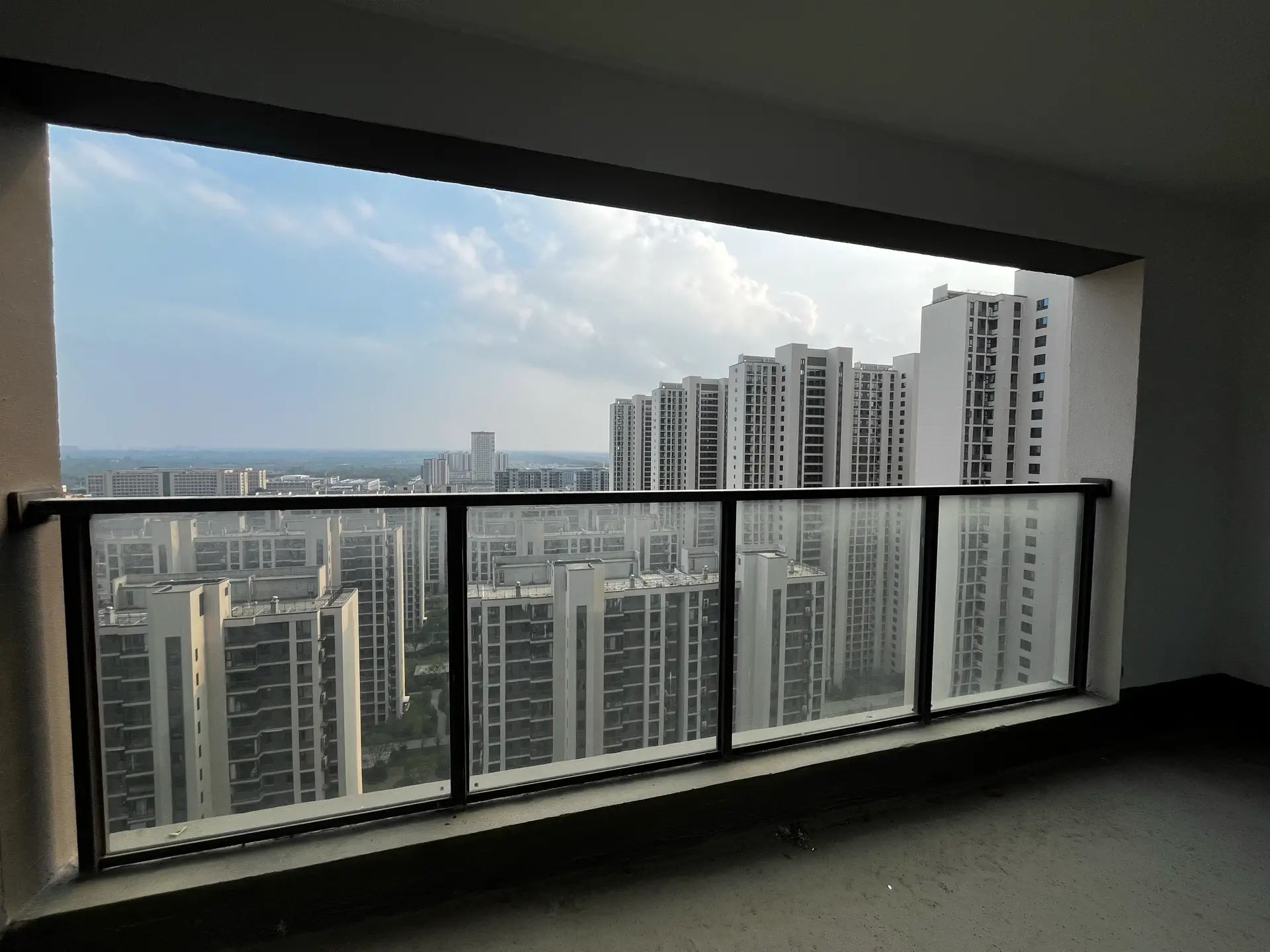 捡漏，吾悦广场，送车位的现房，好楼层，诚心出售